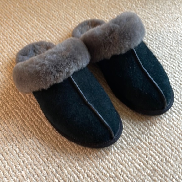 UGG Shoes - Genuine UGG Scuffette  II Slipper